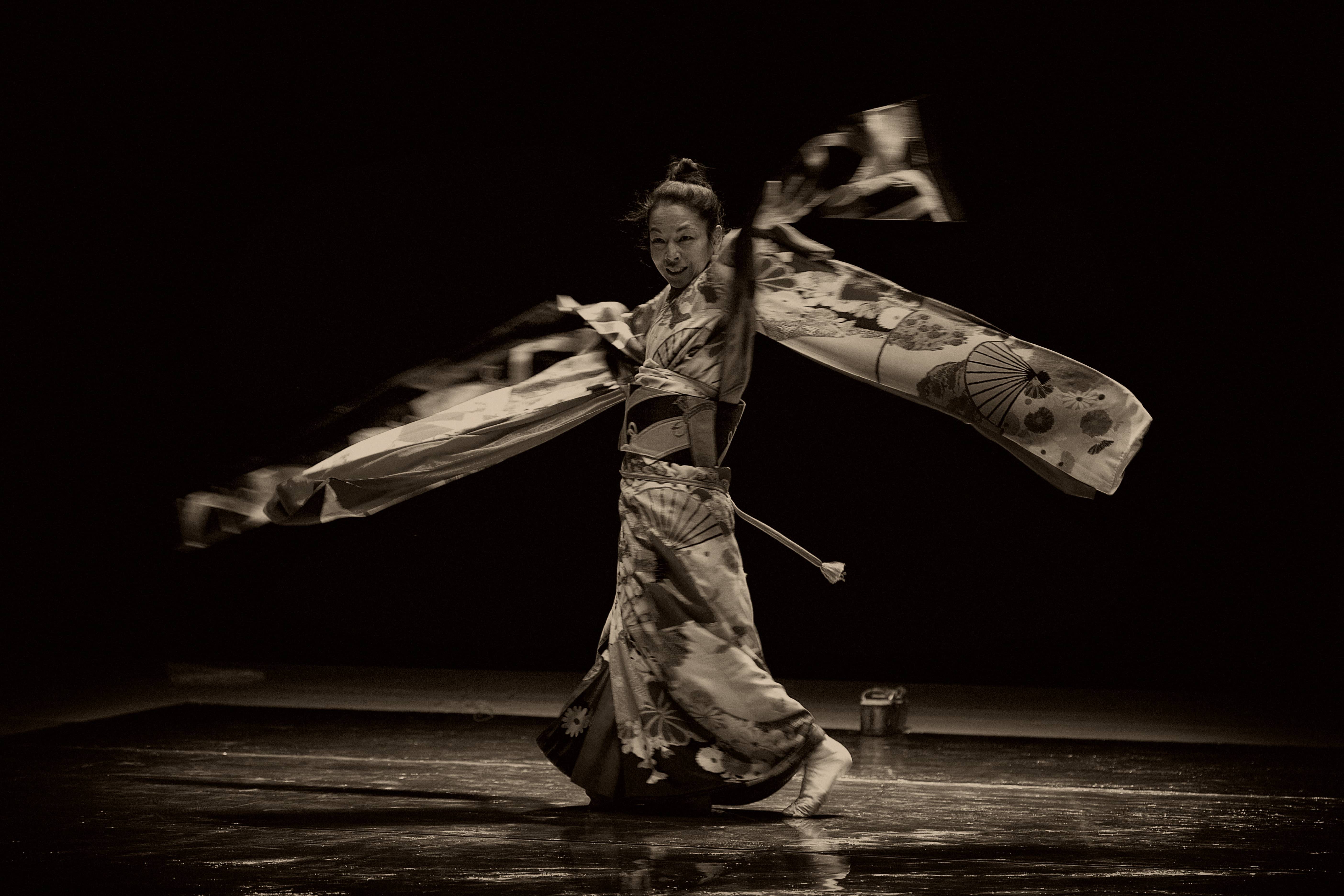 Akiko Kajihara danse Torero Kimono MOX1380